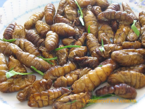 roasted-pupae-with-lemon-leaves-recipe-nhong-rang-la-chanh