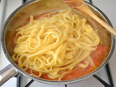 Pasta with Prawn in Sweet and Sour Sauce (Mì Ống Sốt Tôm Chua Ngọt)