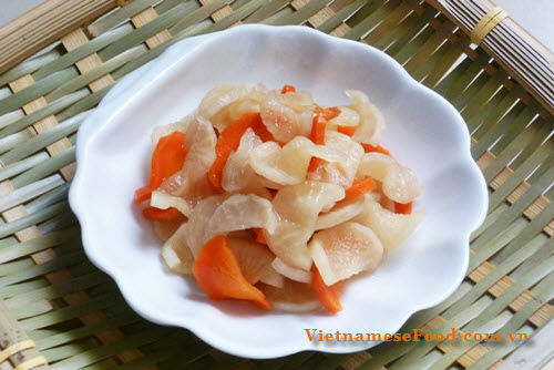 Pickled-white-radish-and-carrot-recipe-cu-cai-muoi