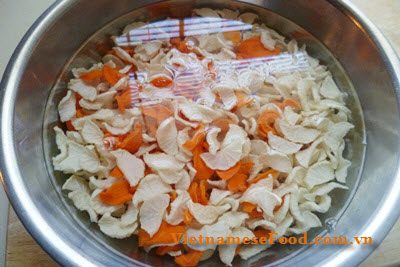 Pickled-white-radish-and-carrot-recipe-cu-cai-muoi