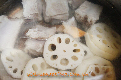 Pork Chop Soup with Lotus Bulb Recipe (Canh Sườn Non Nấu Củ Sen)