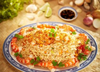 vietnamese-fried-rice-with-prawn-com-chien-tom