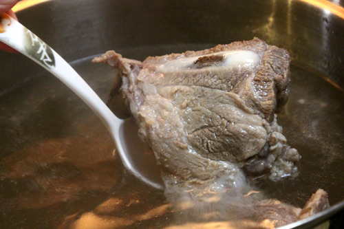 ezvietnamesecuisine.com/stuffing-rambutan-with-grinded-meat-soup-recipe