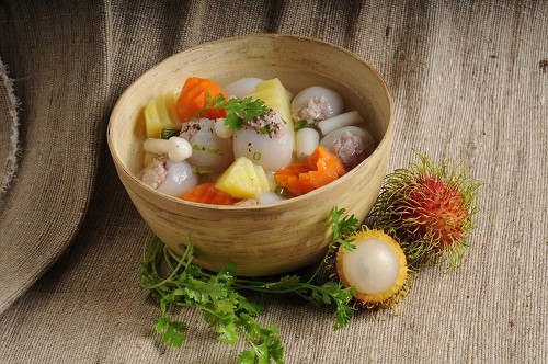 ezvietnamesecuisine.com/stuffing-rambutan-with-grinded-meat-soup-recipe