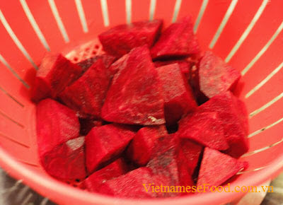 red-beetroot-soup-recipe-canh-cu-den