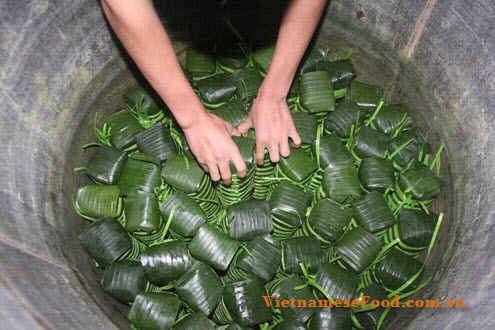 rice-cake-with-pork-belly-and-mung-bean-recipe-banh-tet