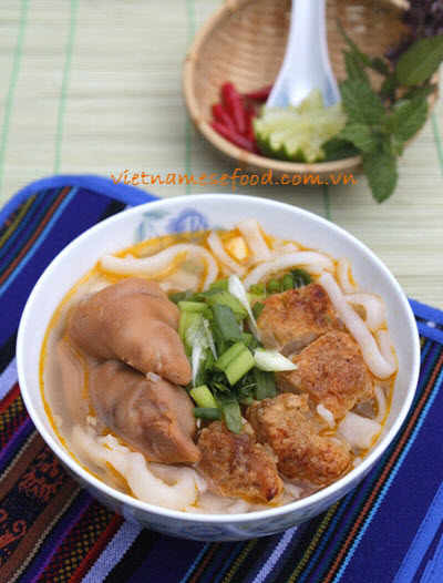 Rice Spaghetti Soup with Fried Fish Balls and Pork Pie (Bánh Canh Chả Cá Giò Heo)