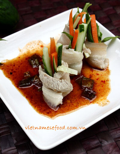 Rolled Pork with Vegetables and Tamarind Sauce (Heo Cuộn Rau Củ và Sốt Me)