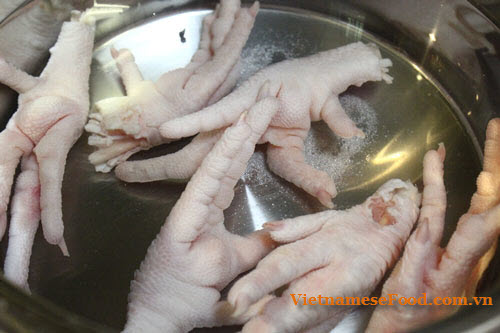 salad-lotus-roots-with-chicken-legs-recipe-nom-chan-ga-ngo-sen