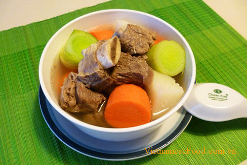 beef-meat-soup-with-vegetables-recipe-sup-bo