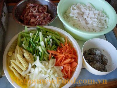 ezvietnamesecuisine.com/deep-fried-seafood-pork-and-beef-with-noodle-recipe-hu-tieu-xao