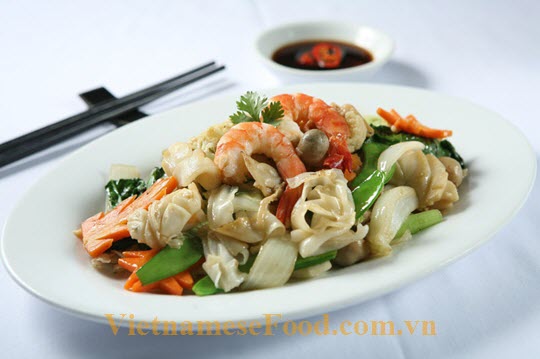 ezvietnamesecuisine.com/deep-fried-seafood-pork-and-beef-with-noodle-recipe-hu-tieu-xao