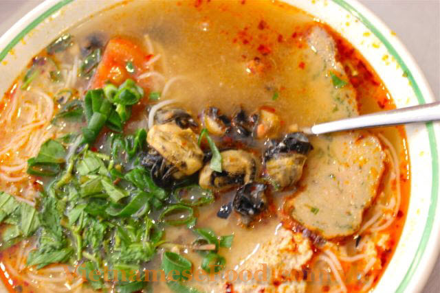 ezvietnamesecuisine.com/snail-vermicelli-soup-recipe-bun-oc