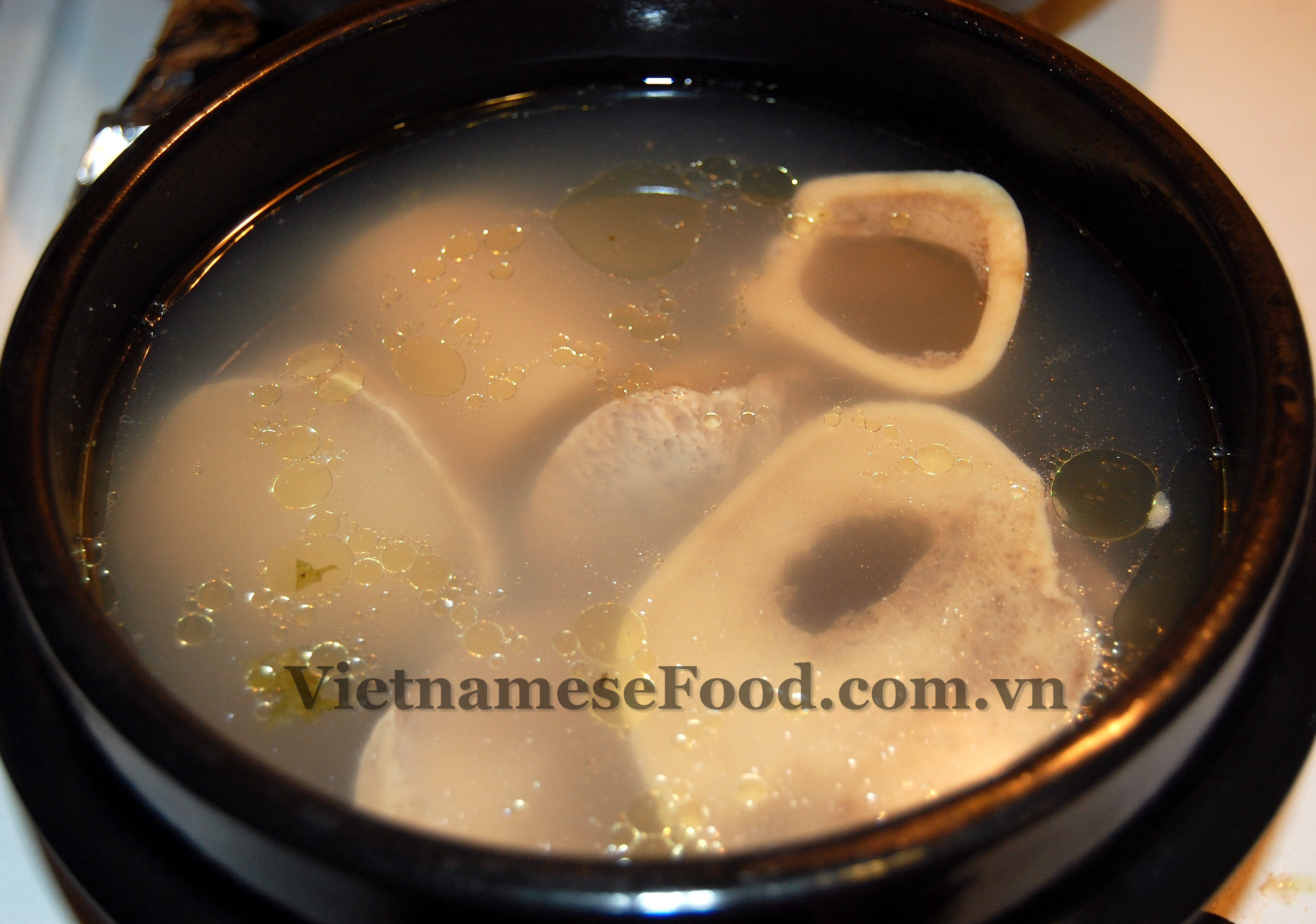 ezvietnamesecuisine.com/snail-vermicelli-soup-recipe-bun-oc