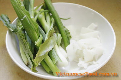 sour-bamboo-shoot-with-crab-meat-recipe-canh-ghe-nau-mang-chua