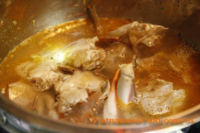 sour-bamboo-shoot-with-crab-meat-recipe-canh-ghe-nau-mang-chua