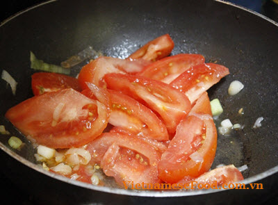 sour-bamboo-shoot-with-crab-meat-recipe-canh-ghe-nau-mang-chua