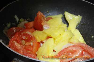 sour-bamboo-shoot-with-crab-meat-recipe-canh-ghe-nau-mang-chua