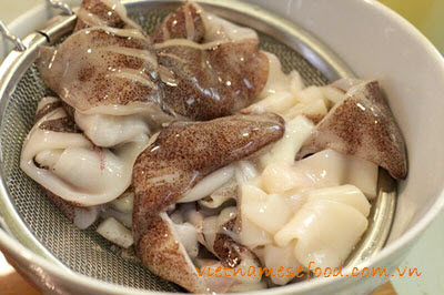 Squid with Noodle Soup Recipe (Bún Mực)