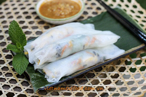 Steamed Rice Pancake Roll with Vegetarian Filling (Bánh Cuốn Chay)