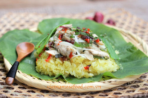 Steamed Sticky Rice with Chicken in Da Nang Style Recipe (Xôi Gà)