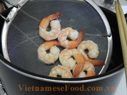ezvietnamesecuisine.com/amaranth-soup-with-shrimp-recipe-canh-rau-den