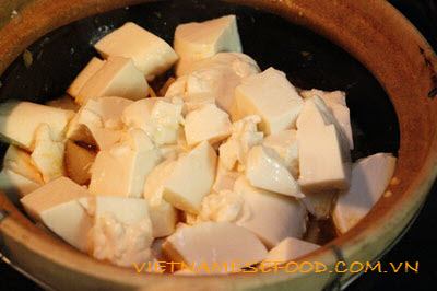 stewed-fresh-tofu-with-white-radish-recipe-dau-phu-non-om-cu-cai-trang