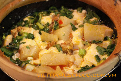 stewed-fresh-tofu-with-white-radish-recipe-dau-phu-non-om-cu-cai-trang