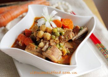 stewed-pork-chop-with-green-bean-recipe-suon-non-ham-dau-ha-lan