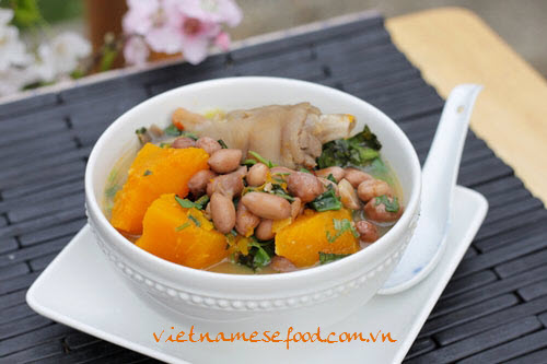 Stewed Pork Legs with Pumpkin and Peanut (Móng Heo Hầm Bí Đỏ và Lạc)