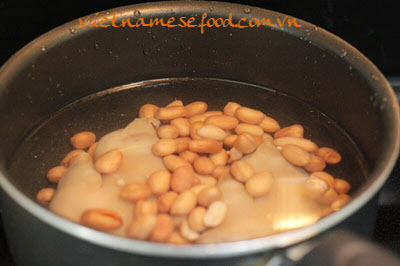 Stewed Pork Legs with Pumpkin and Peanut (Móng Heo Hầm Bí Đỏ và Lạc)