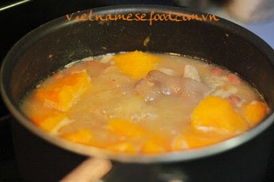 Stewed Pork Legs with Pumpkin and Peanut (Móng Heo Hầm Bí Đỏ và Lạc)