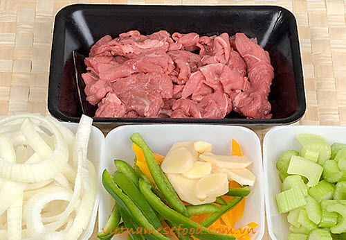 stir-fried-beef-with-ginger-and-onion-bo-xao-gung-va-hanh-tay