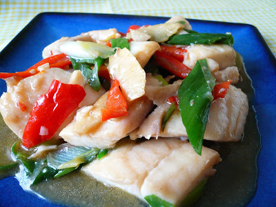 stir-fried-fish-with-ginger-and-spring-onion-ca-chien-voi-gung-va-hanh