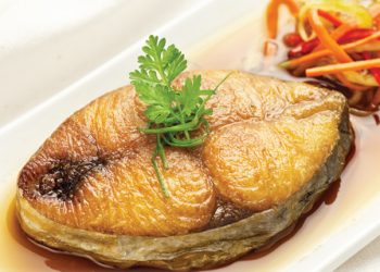 stir-fried-fish-with-ginger-and-spring-onion-ca-chien-voi-gung-va-hanh