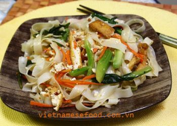Stir fried Vegetarian Phở Noodle Recipe (Phở Xào Chay)