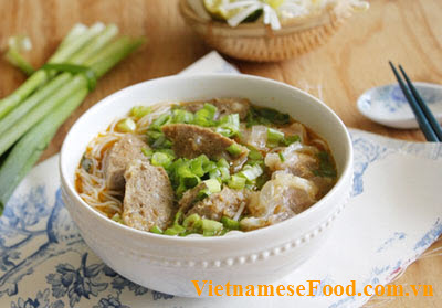 vermicelli-with=beef-balls-and-tendon-recipe-bun-bo-vien-voi-gan-bo