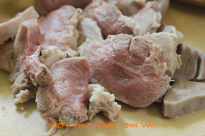 Vietnamese Pork Tongue Ragout Recipe (Lưỡi Lợn Nấu Ragu)