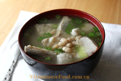 white-bean-soup-with-pork-ribs-and-taro-canh-dau-trang-suon-khoai-mon