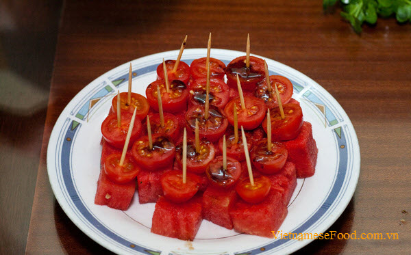 watermelon-and-tomato-skewers-recipe-xien-dua-hau-ca-chua