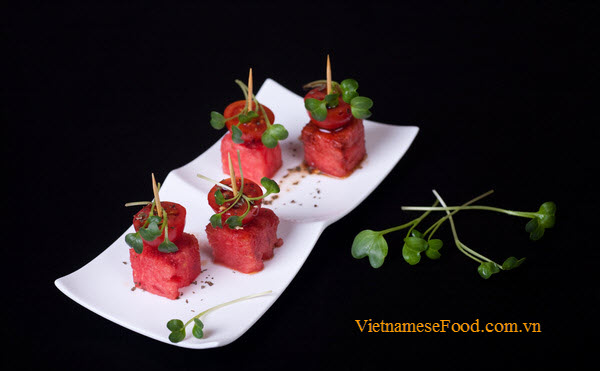 watermelon-and-tomato-skewers-recipe-xien-dua-hau-ca-chua