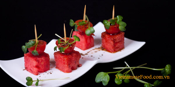 watermelon-and-tomato-skewers-recipe-xien-dua-hau-ca-chua